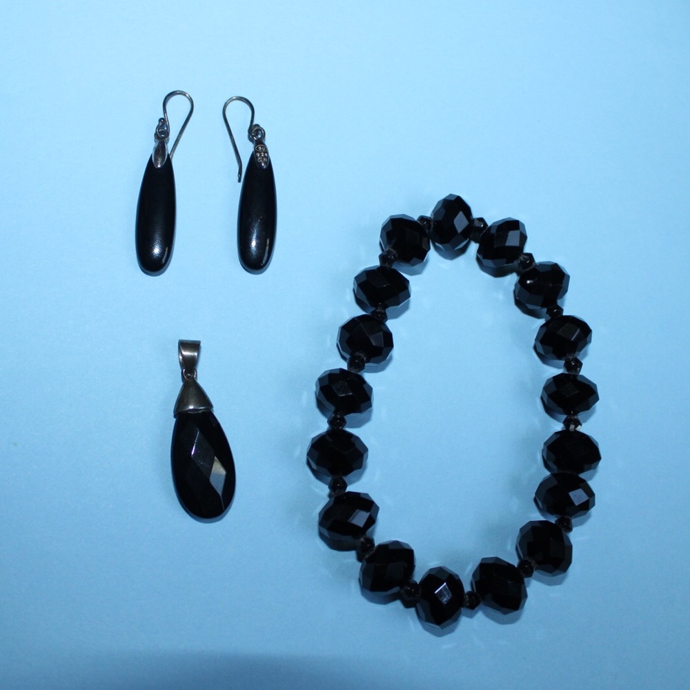 Black Beaded Jewelry Set Earrings Bracelet Pendant